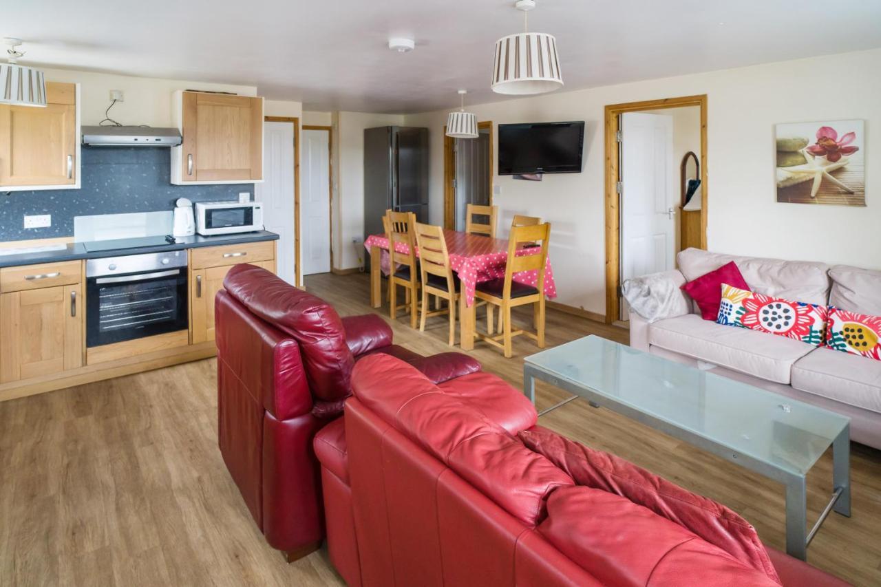 The Pine Lodge Абъристуит Екстериор снимка